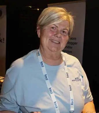 Jorun Irene Erdal er autorisert fotterapeut med fotklinikk i fjellbygda Stryn. Hun er dessuten styremedlem i NIFS (Norsk interessefaggruppe for sårheling) og har tidligere også vært det i IFID (Interessegruppen for fotterapeuter med diabeteskompetanse)