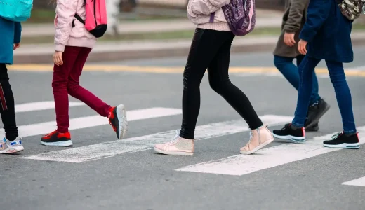 Føtter i fotgjengerfelt